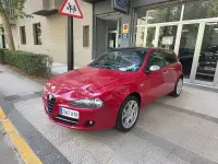 Usado Alfa Romeo 147 Distinctive 105 CV (77 kW) 2008 Rojo Utilitario