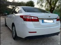 Usado Renault Latitude Privilege 150 CV (110 kW) 2012 Blanco Berlina