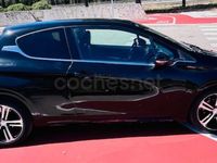 Usado Peugeot 208 GT-line 120 CV (88 kW) 2017 Negro Utilitario