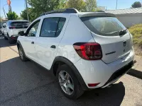 Usado Dacia Sandero Comfort 90 CV (66 kW) 2019 Blanco Berlina