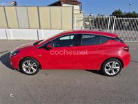Usado Opel Astra Dynamic 110 CV (80 kW) 2017 Rojo Berlina