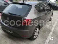 Usado Seat Ibiza Reference 90 CV (66 kW) 2015 Gris / plata Berlina
