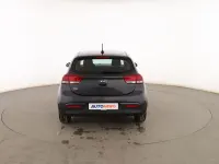Usado Kia Rio 85 CV (62 kW) 2017 Negro Berlina