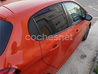Usado Peugeot 208 Style 82 CV (60 kW) 2017 Naranja Utilitario