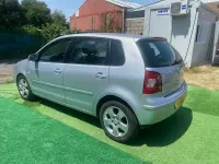 Usado VW Polo Advance 70 CV (51 kW) 2005 Gris / plata Utilitario