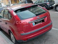 Usado Ford Focus Ghia 115 CV (84 kW) 2006 Rojo Berlina