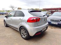 Usado Kia Rio 109 CV (80 kW) 2012 Gris / plata Berlina