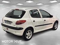 Usado Peugeot 206 90 CV (66 kW) 2004 Blanco Berlina
