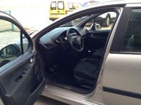 Usado Peugeot 207 70 CV (51 kW) 2007 Gris Utilitario