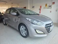 Usado Hyundai i30 100 CV (73 kW) 2016 Beige Berlina