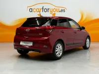 Usado Hyundai i20 99 CV (72 kW) 2017 Rojo Utilitario
