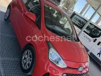 Usado Hyundai i10 GO! 66 CV (48 kW) 2018 Rojo Utilitario