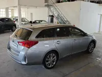 Usado Toyota Auris Hybrid Advance 136 CV (100 kW) 2014 Gris / plata Familiar