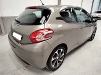 Usado Peugeot 208 Allure 68 CV (50 kW) 2012 Beige Utilitario