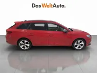 Usado Seat Leon FR 150 CV (110 kW) 2022 Rojo Familiar