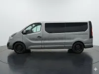 Usado Renault Trafic 110 CV (80 kW) 2015 Gris / plata Monovolumen