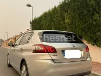 Usado Peugeot 308 Access 100 CV (73 kW) 2015 Gris / plata Berlina