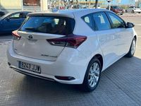 Usado Toyota Auris Hybrid 136 CV (100 kW) 2015 Blanco Berlina