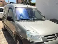 Usado Peugeot Partner Tepee 90 CV (66 kW) 2009 Verde Monovolumen