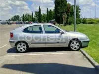 Usado Renault Mégane Privilege 110 CV (80 kW) 2001 Gris / plata Berlina