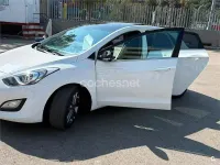 Usado Hyundai i30 Blackline 110 CV (80 kW) 2015 Blanco Berlina