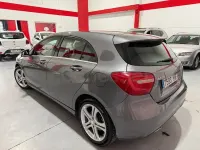 Usado Mercedes A180 Urban 109 CV (80 kW) 2014 Gris / plata Utilitario