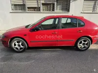 Usado Seat Leon Sport 110 CV (80 kW) 2004 Rojo Utilitario
