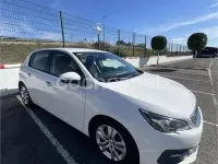 Usado Peugeot 308 Access 100 CV (73 kW) 2017 Blanco Berlina