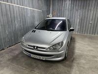 Usado Peugeot 206 90 CV (66 kW) 2005 Gris Utilitario