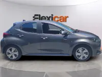 Usado Toyota Yaris Hybrid Active 116 CV (85 kW) 2024 Gris Berlina