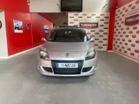 Usado Renault Scénic Dynamique 130 CV (95 kW) 2011 Gris / plata Monovolumen
