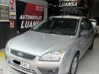 Usado Ford Focus Trend 100 CV (73 kW) 2006 Gris / plata Berlina
