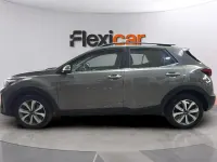 Usado Kia Stonic 120 CV (88 kW) 2022 Gris SUV