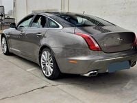 Usado Jaguar XJ Portfolio 275 CV (202 kW) 2010 Gris / plata Berlina
