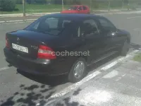 Usado Opel Vectra 115 CV (84 kW) 1996 Negro Berlina