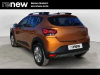 Usado Dacia Sandero Expression 91 CV (66 kW) 2023 Naranja Berlina