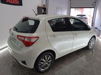 Usado Toyota Yaris Hybrid Active 100 CV (73 kW) 2019 Blanco Berlina