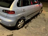 Usado Seat Ibiza Stylance 75 CV (55 kW) 2005 Gris / plata Berlina