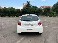 Usado Peugeot 208 Active 82 CV (60 kW) 2019 Blanco Utilitario