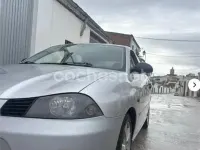 Usado Seat Ibiza Sport 100 CV (73 kW) 2003 Gris / plata Utilitario