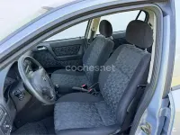 Usado Opel Astra Club 75 CV (55 kW) 2001 Gris / plata Berlina