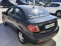 Usado Kia Rio EX 110 CV (80 kW) 2006 Negro Berlina