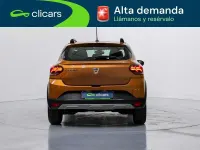 Usado Dacia Sandero Comfort 91 CV (66 kW) 2021 Naranja Utilitario