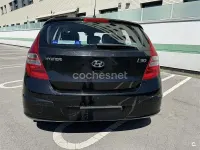 Usado Hyundai i30 Style 122 CV (89 kW) 2008 Negro Berlina