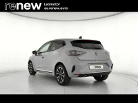 Käytetty Renault Clio V Techno 100 HP (73 kW) 2025 Harmaa Sedan