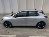 Usado Opel Corsa-e Elegance 100 kW (136 CV) 2023 Gris Utilitario