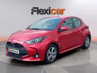 Usado Toyota Yaris Hybrid Active 116 CV (85 kW) 2025 Rojo Berlina