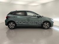 Usado Hyundai i20 100 CV (73 kW) 2025 Verde Berlina