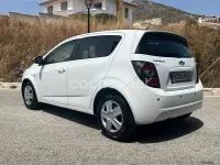 Usado Chevrolet Aveo LT 100 CV (73 kW) 2012 Blanco Berlina