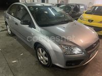 Usado Ford Focus Trend 109 CV (80 kW) 2005 Gris / plata Berlina